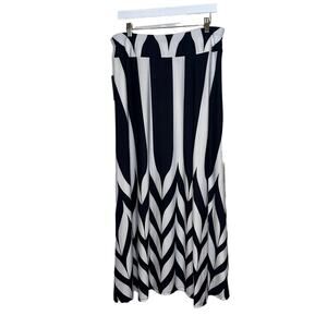 NWT Robert Lewis Black and White Patterned Skirt size large